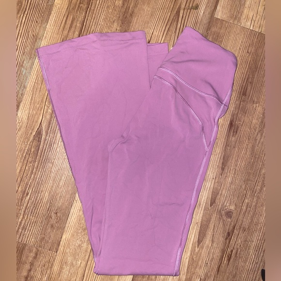 Lululemon Groove Super-High-Rise Flared Pant Nulu
Velvet Dust - Picture 5 of 10